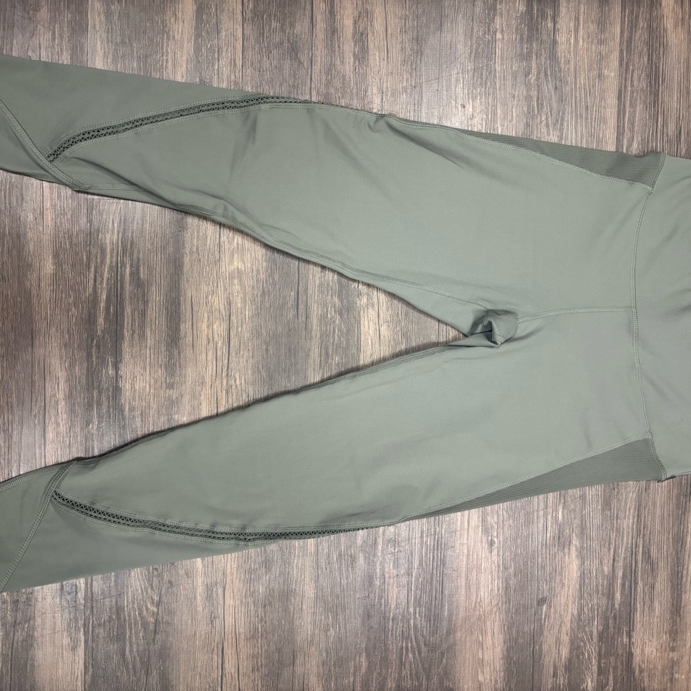 Sleek Green Leggings